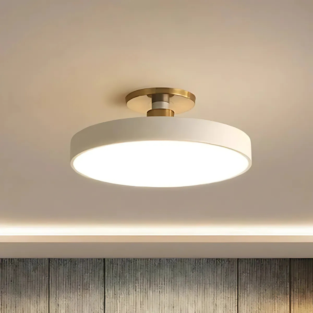 Skandynawska lampa sufitowa LED ze złotym wykończeniem