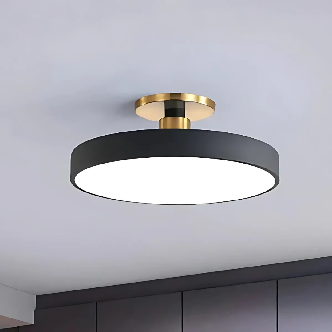 Skandynawska lampa sufitowa LED ze złotym wykończeniem