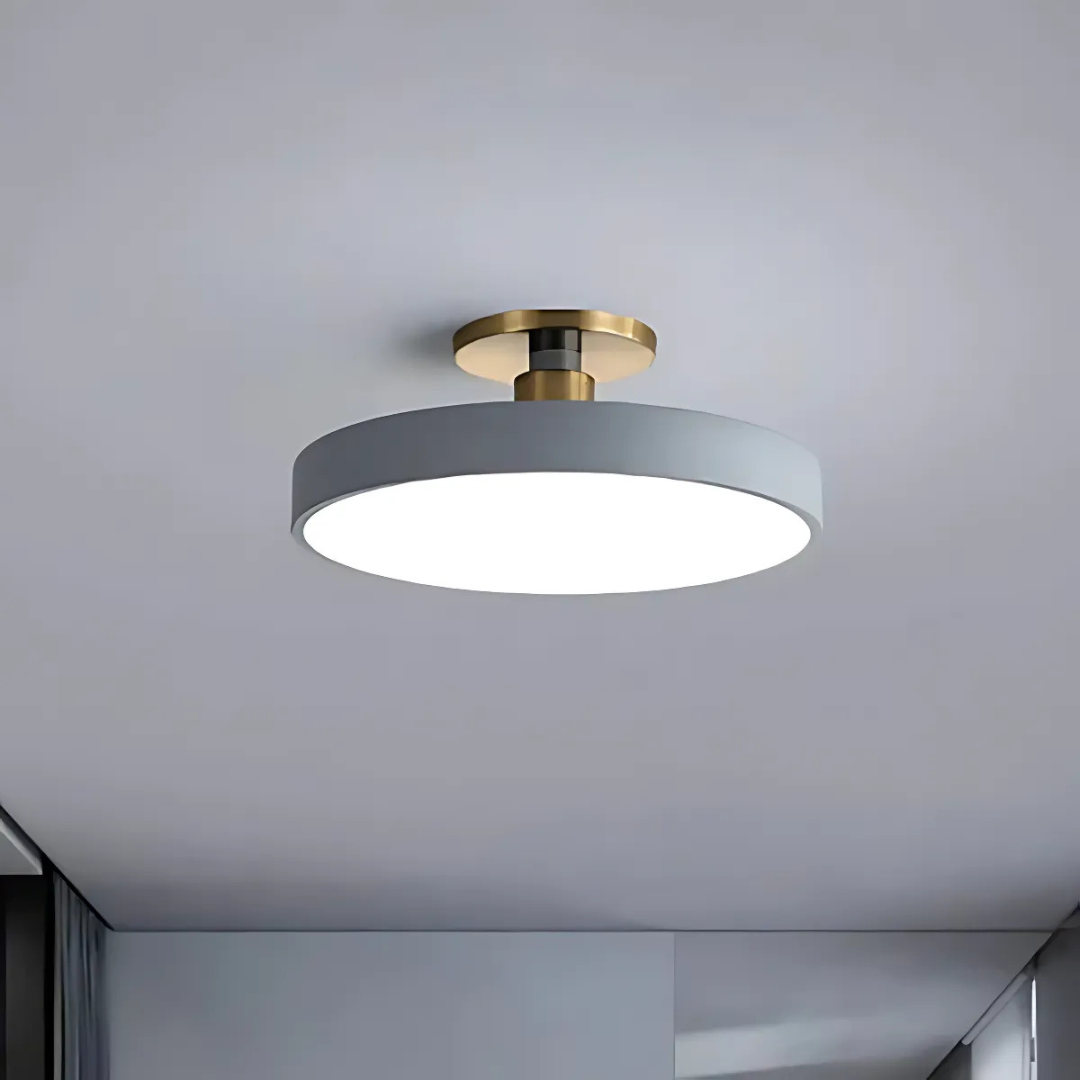Skandynawska lampa sufitowa LED ze złotym wykończeniem