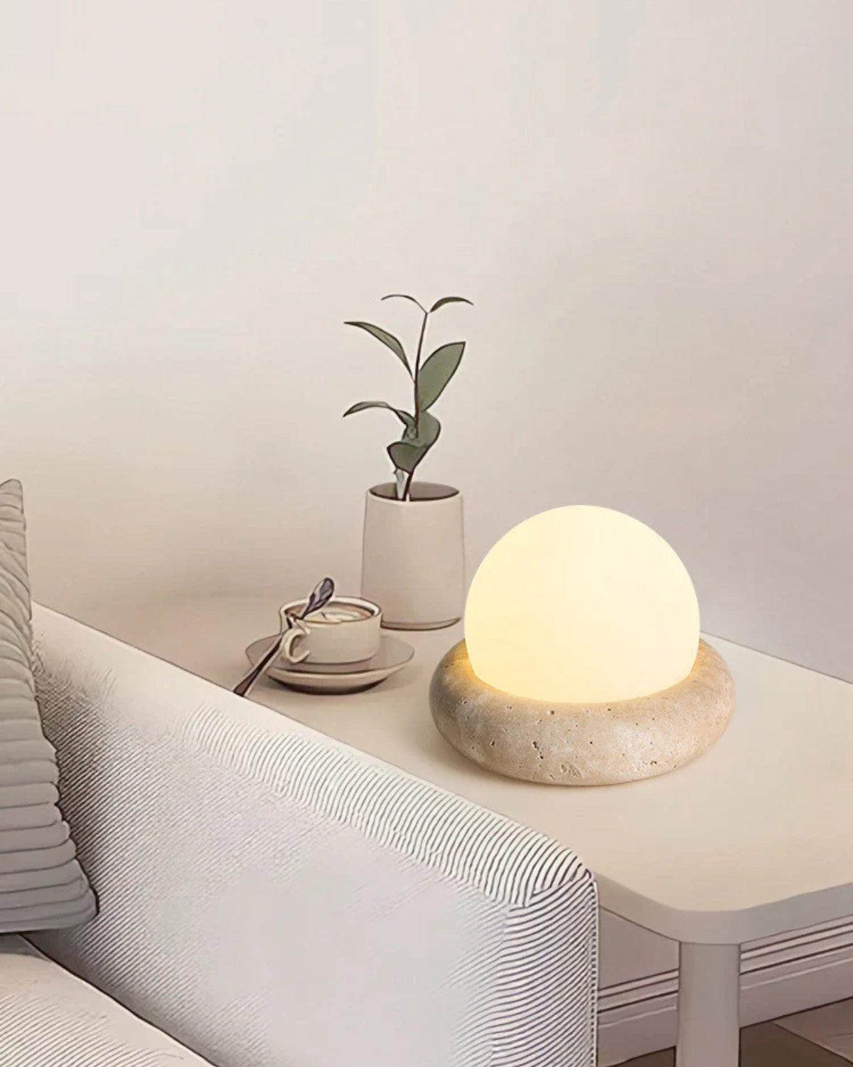 Lampa Stołowa z Kulistą Kamienną Podstawą