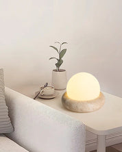 Lampa Stołowa z Kulistą Kamienną Podstawą