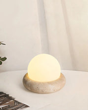Lampa Stołowa z Kulistą Kamienną Podstawą