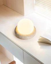 Lampa Stołowa z Kulistą Kamienną Podstawą