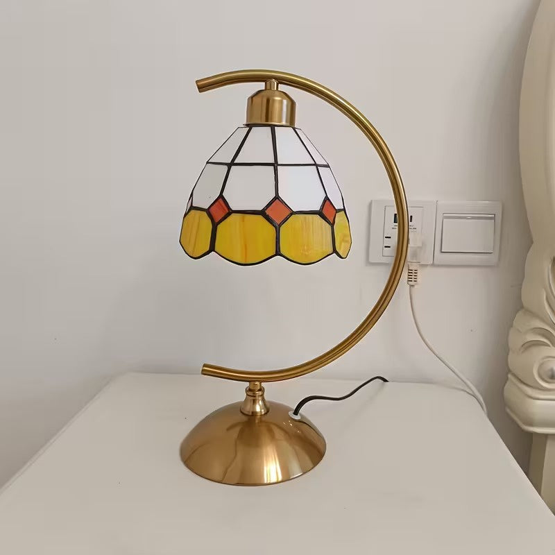 Okragla_Lampa_Stolowa_ze_Szklanym_Abazurem2.jpg